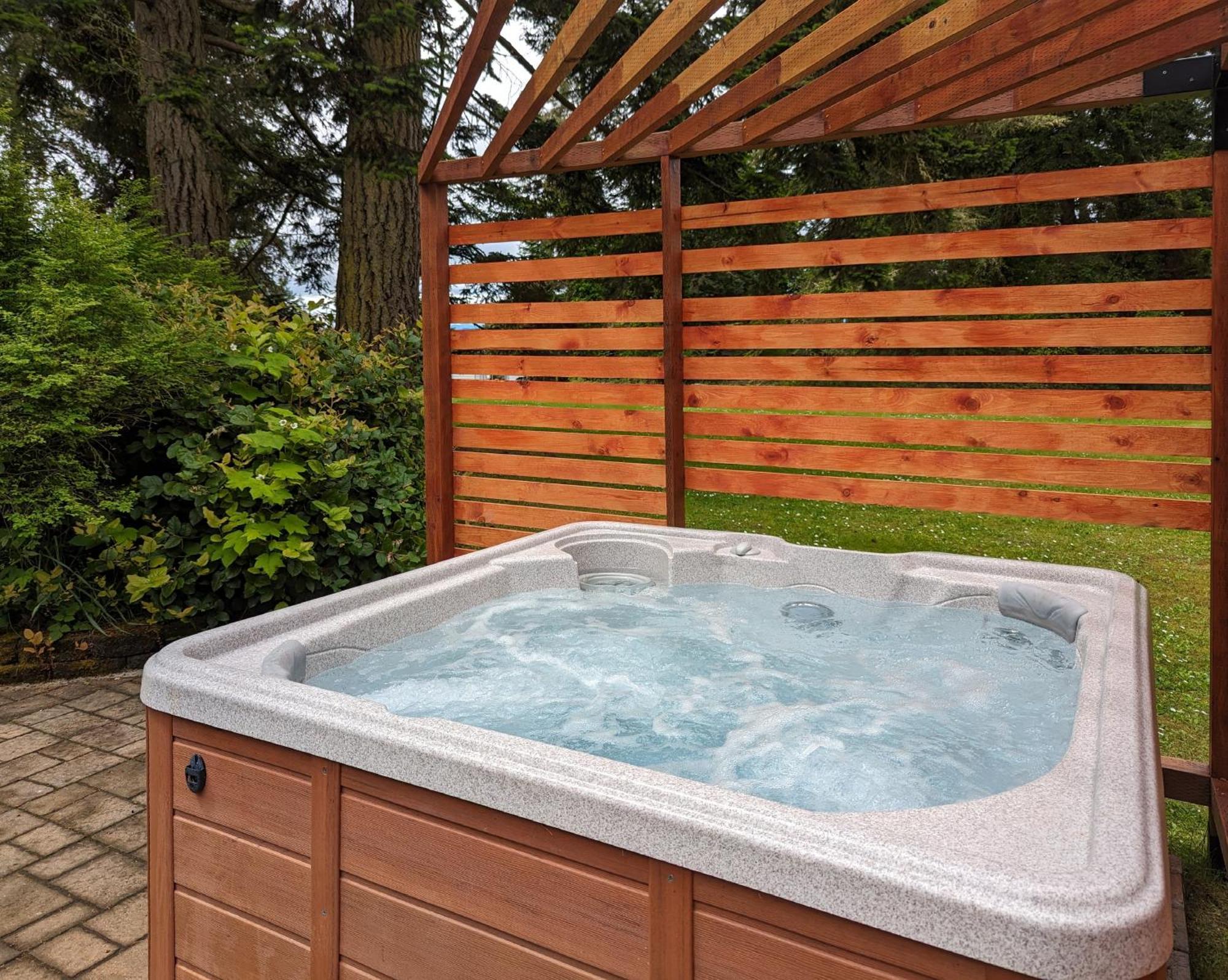 Fox Paws Luxury Cabin - Hot Tub, Fire Pit & Pines! Hansville 外观 照片